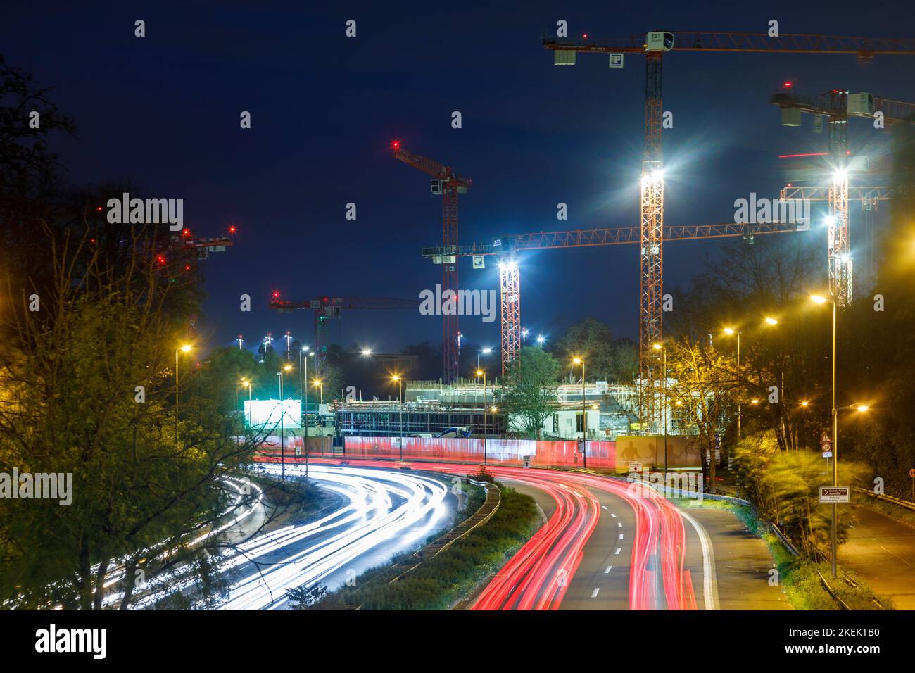 Berufsverkehr Danziger Straße, dahinter Großbaustelle Deiker Höfe, ehemals Fashion House Stock Photo