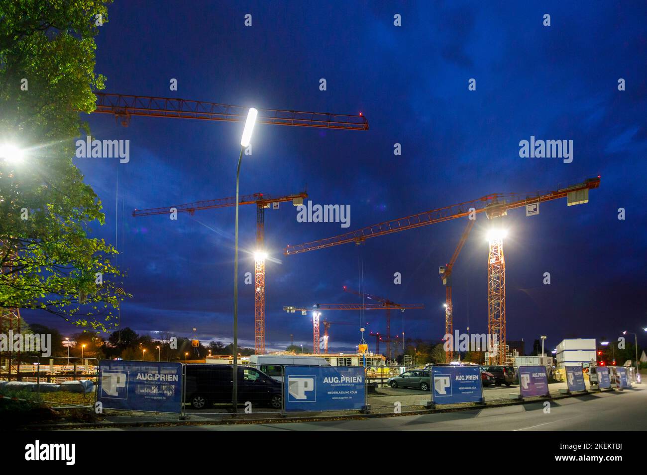 Großbaustelle Deiker Höfe (ehemals Fashion House), es entsteht ein urbanes Quartier mit Wohnungen, Hotel und Büros im Düsseldorfer Norden Stock Photo