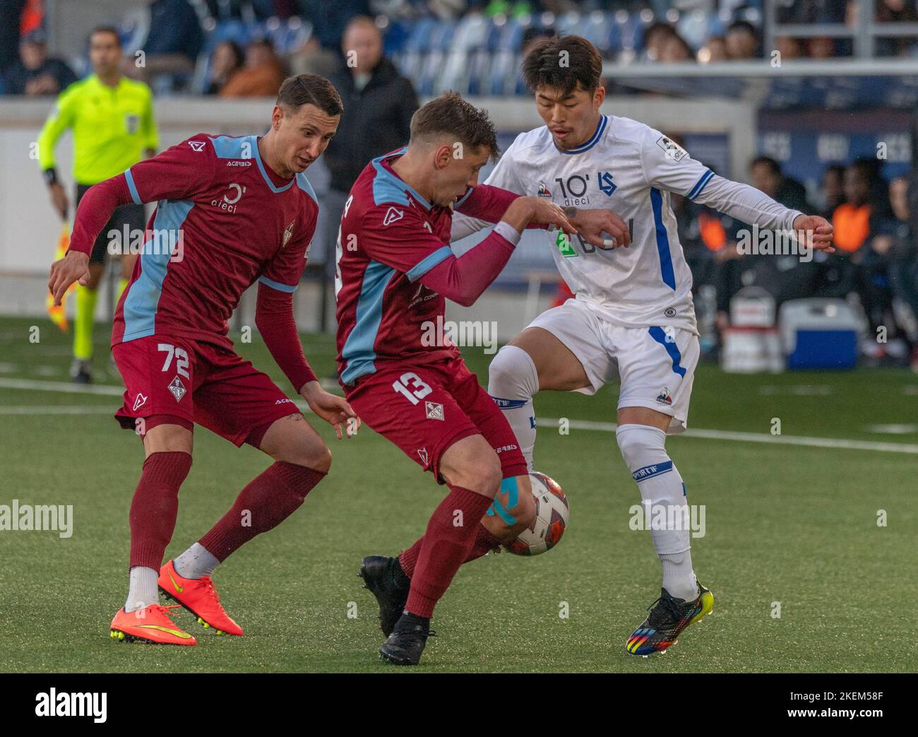 Lausanne Switzerland, 11/13/2022: Toichi Suzuki  (Middle) of Fc Lausanne-Sport (28) is in action during 16th day of the Challenge League 2022-2023. The Challenge League 2022-20223, took place at the Tuiliere stadium in Lausanne between Fc Lausanne-Sport and AC Bellinzona. Credit: Eric Dubost/Alamy Live News Stock Photo