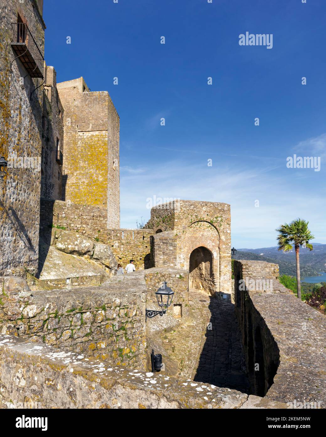 Castellar de la Frontera, Cadiz Province, Andalusia, southern Spain. Entrance to the Villa Fortaleza, or fortified town. The fortress dates from the 1 Stock Photo