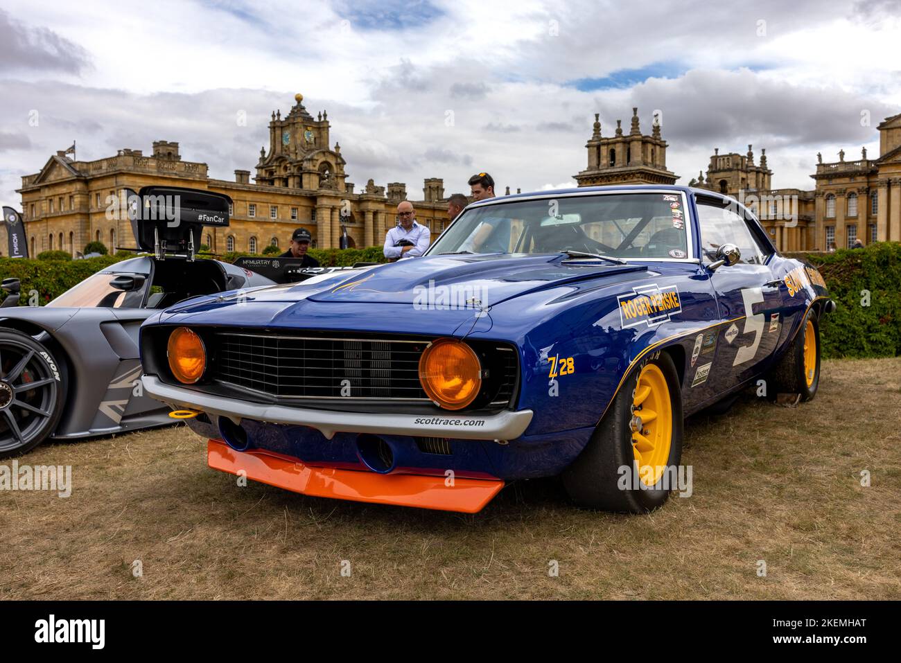 Penske racing camaro hi-res stock photography and images - Alamy