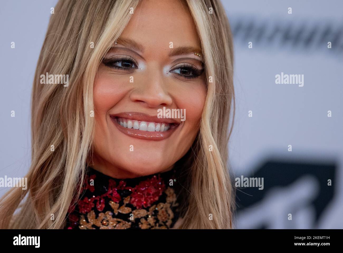 Duesseldorf, Germany. 13th Nov, 2022. Rita Ora walks the Red Carpet at