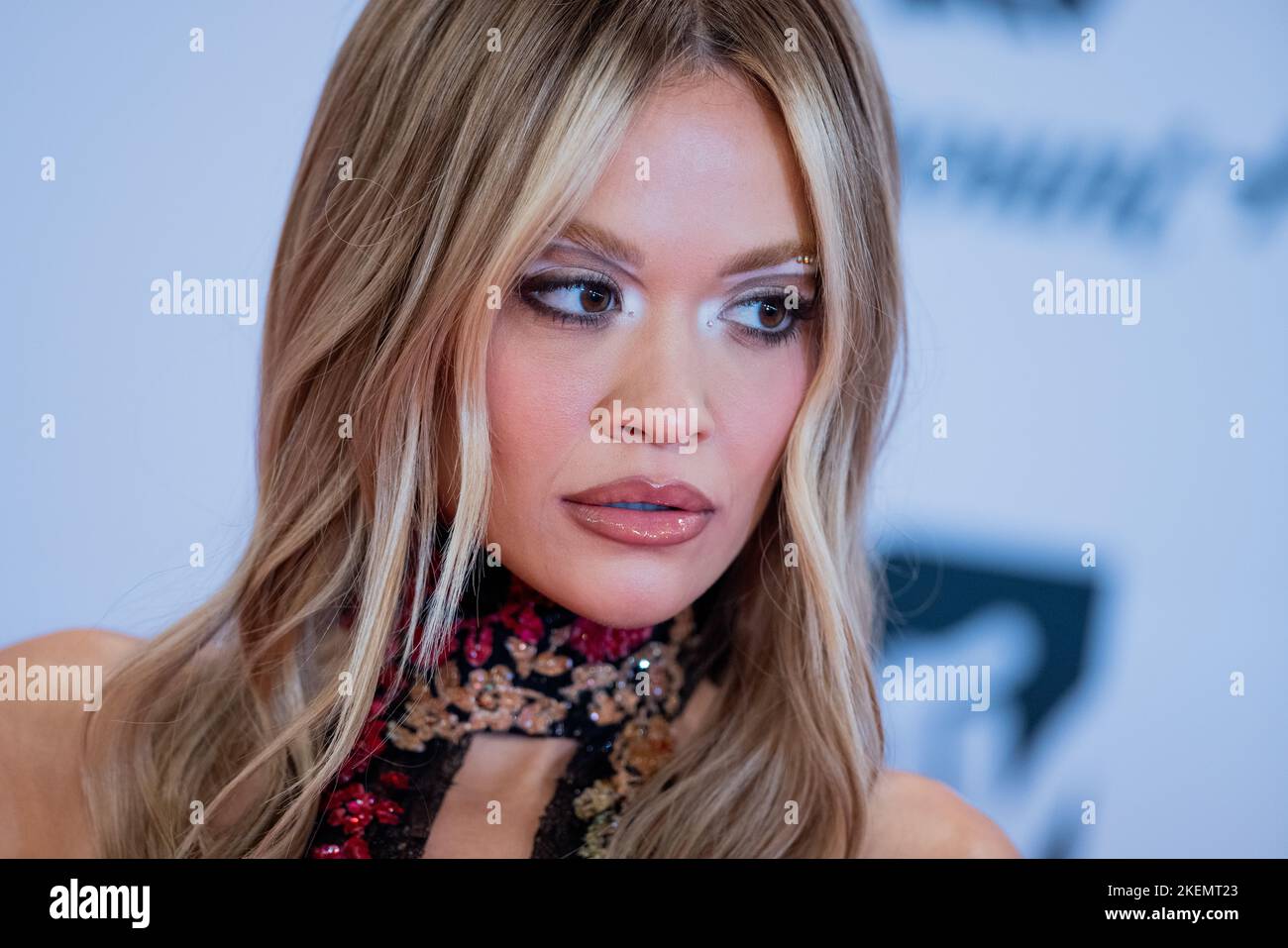 Duesseldorf, Germany. 13th Nov, 2022. Rita Ora walks the red carpet at ...