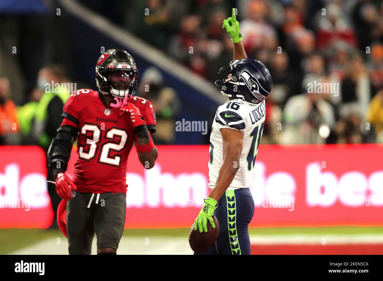 2023 Week 2 Seahawks at Lions Tyler Locket Stretches For Pylon On