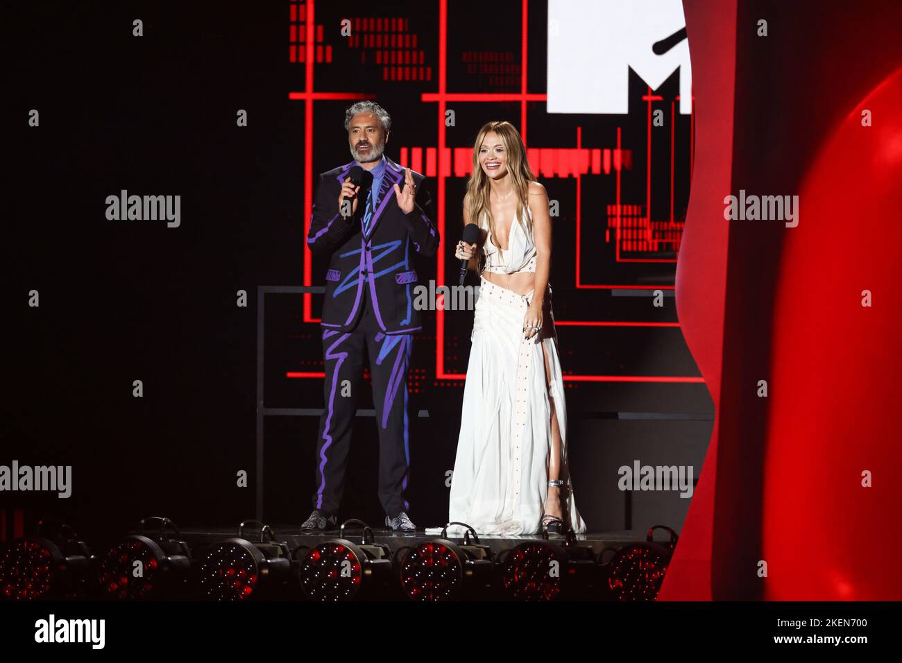 Duesseldorf, Germany. 13th Nov, 2022. Singer Rita Ora and comedian ...