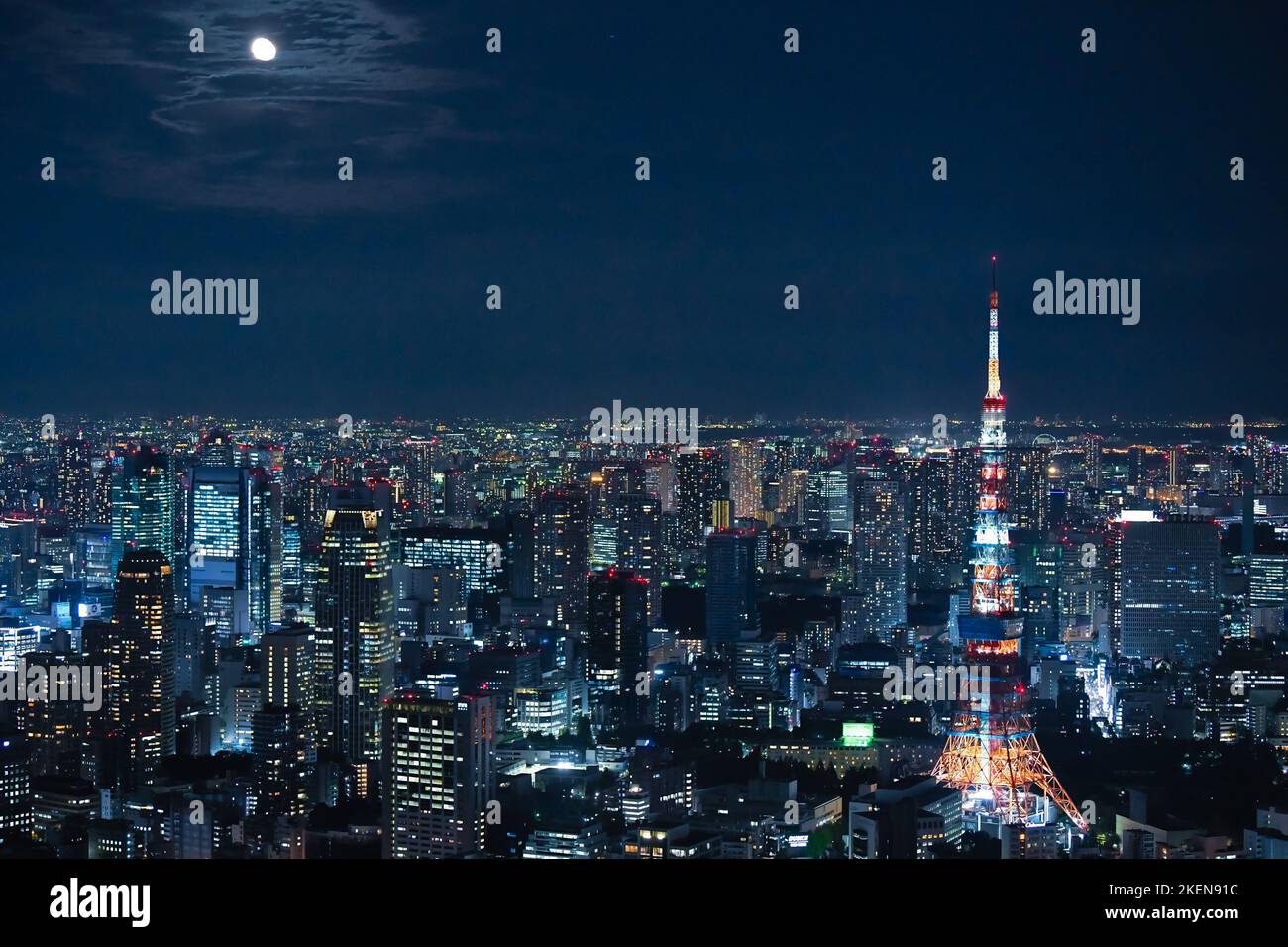 Tall buildings in tokyo hi-res stock photography and images - Alamy