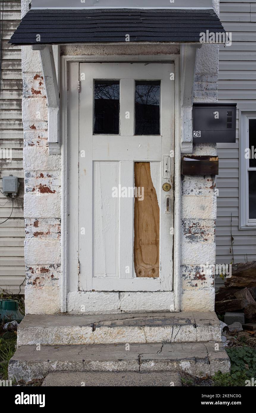 Old and dilapidated doorstep hi-res stock photography and images - Alamy