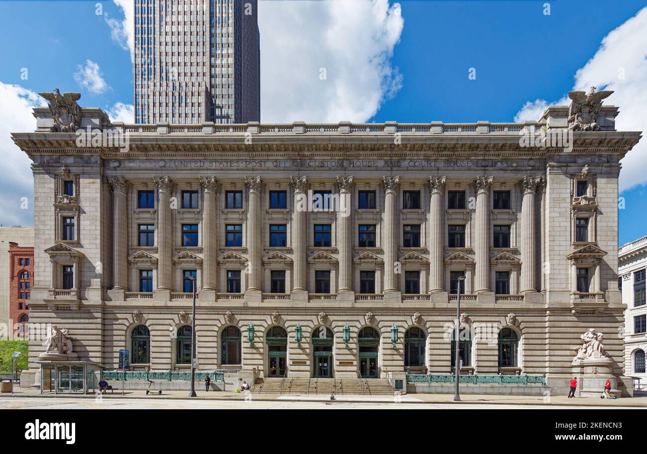 Cleveland City Hall and Courthouse on Lakeside Avenue in downtown Cleveland,  Ohio, USA Stock Photo - Alamy