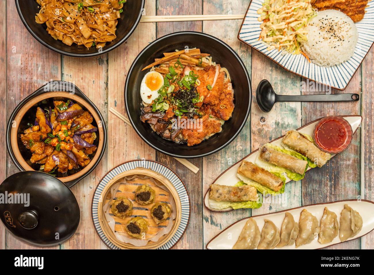 Dishes with great recipes of Asian food, noodles with beef and oyster