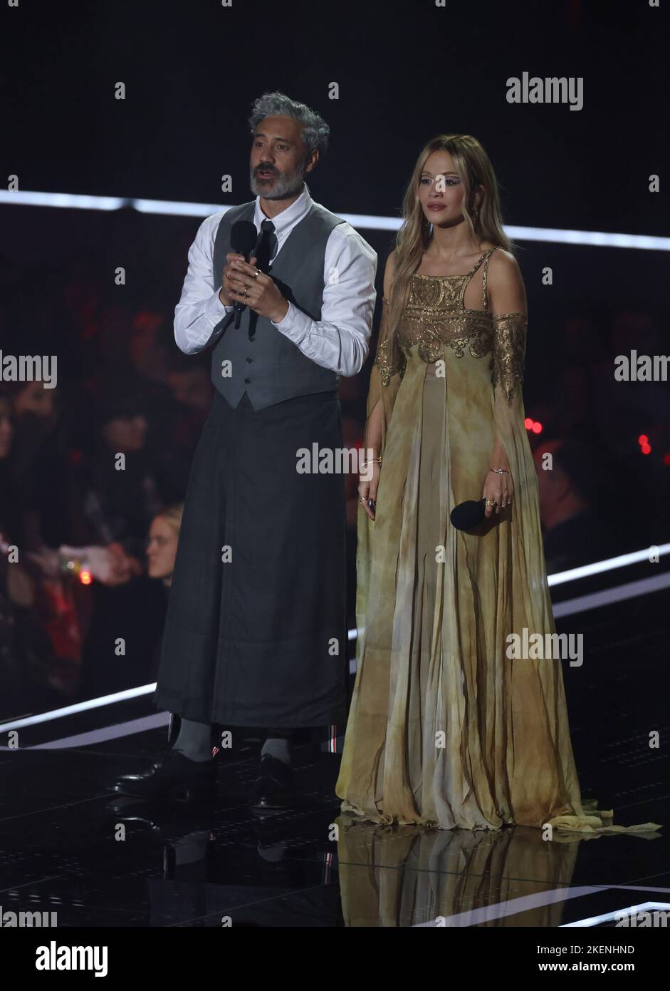 Duesseldorf, Germany. 13th Nov, 2022. Presenters Rita Ora and Taika ...