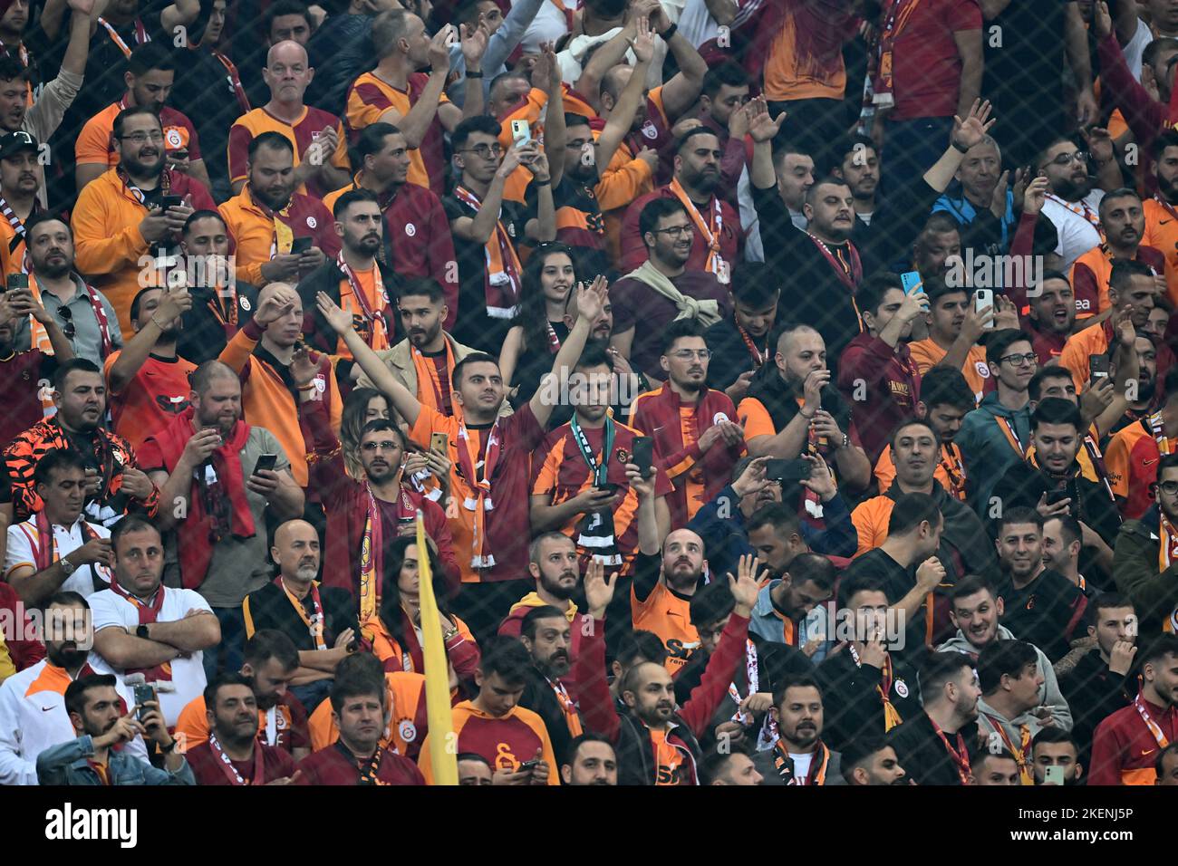 ISTANBUL - Galatasaray supporters during the Turkish Super Lig match between Galatasaray AS and Besiktas AS at Ali Sami Yen Spor Kompleksi stadium on November 5, 2022 in Istanbul, Turkey. ANP | Dutch Height | GERRIT FROM COLOGNE Stock Photo