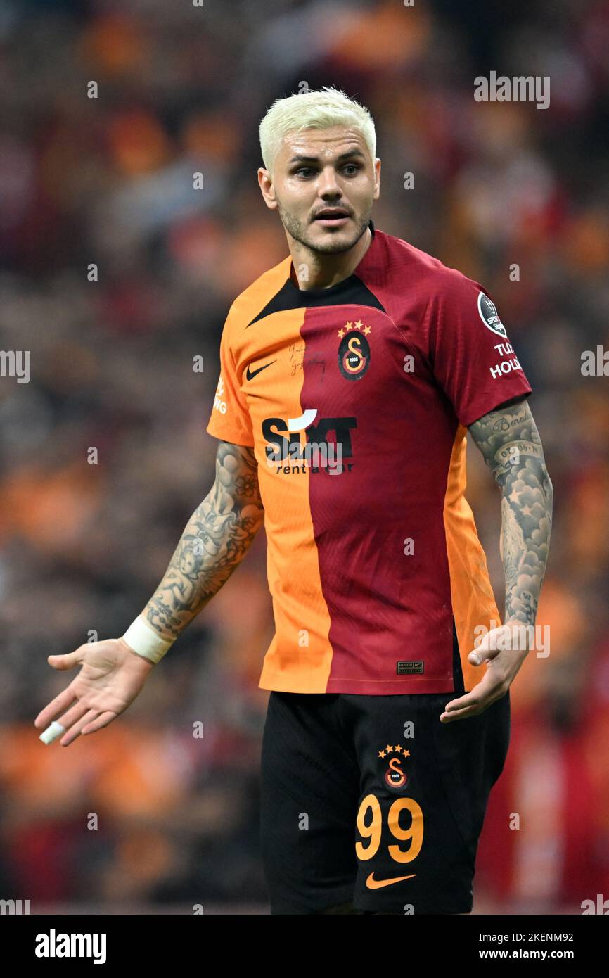 Mauro icardi with blonde hair playing for galatasaray on Craiyon