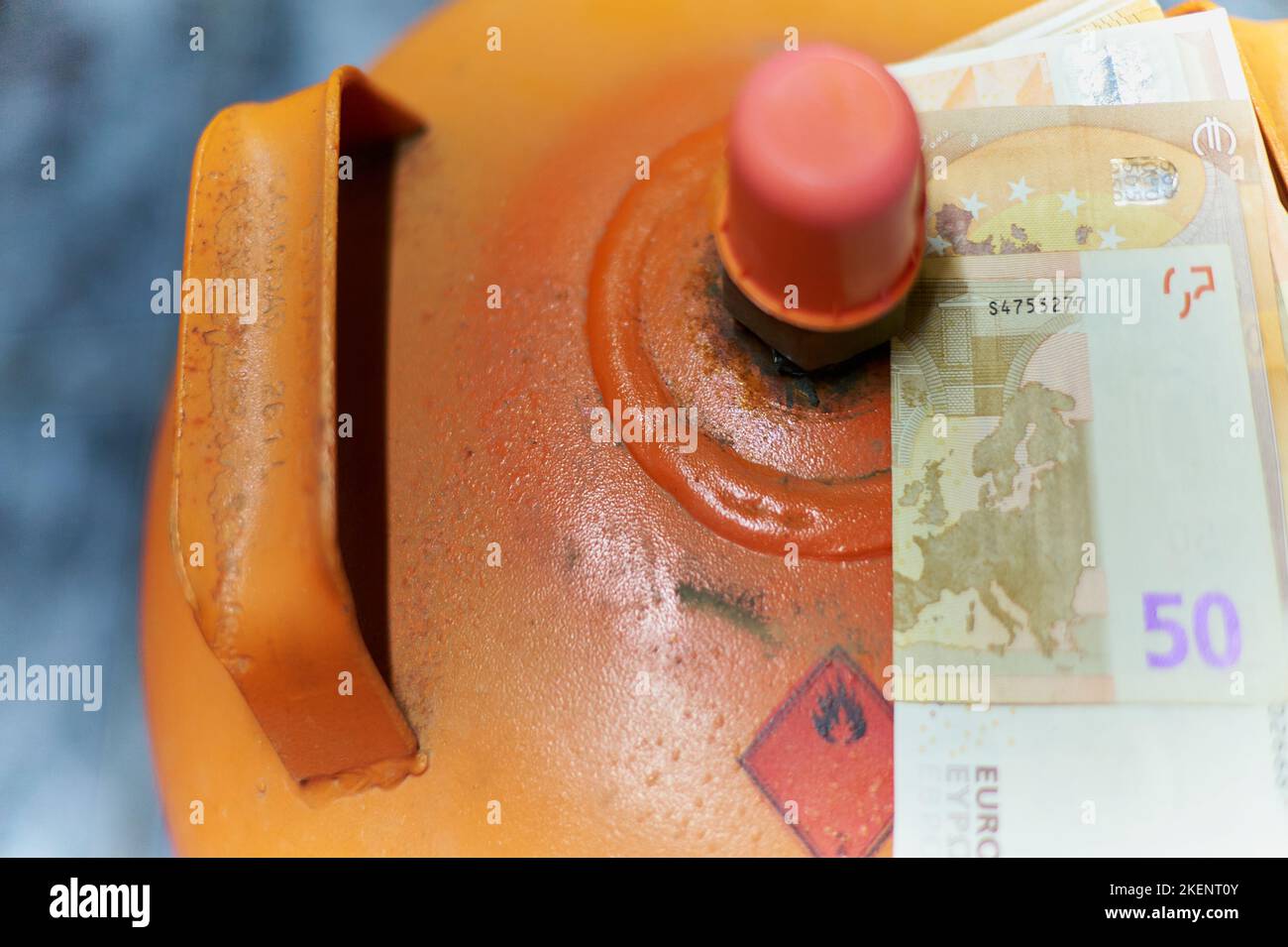 Spanish butane gas cylinder insulated with 50 euro Stock Photo Alamy