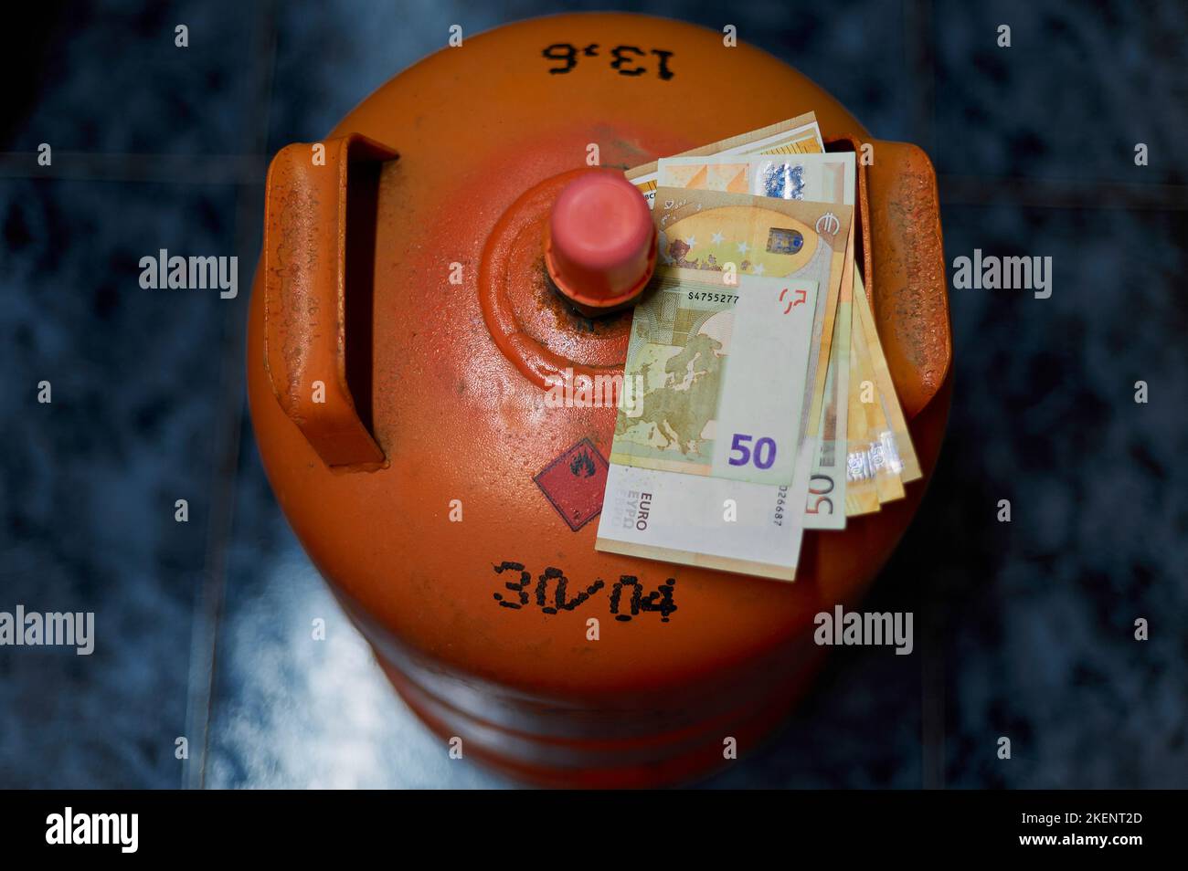 Spanish butane gas cylinder insulated with 50 euro Stock Photo Alamy