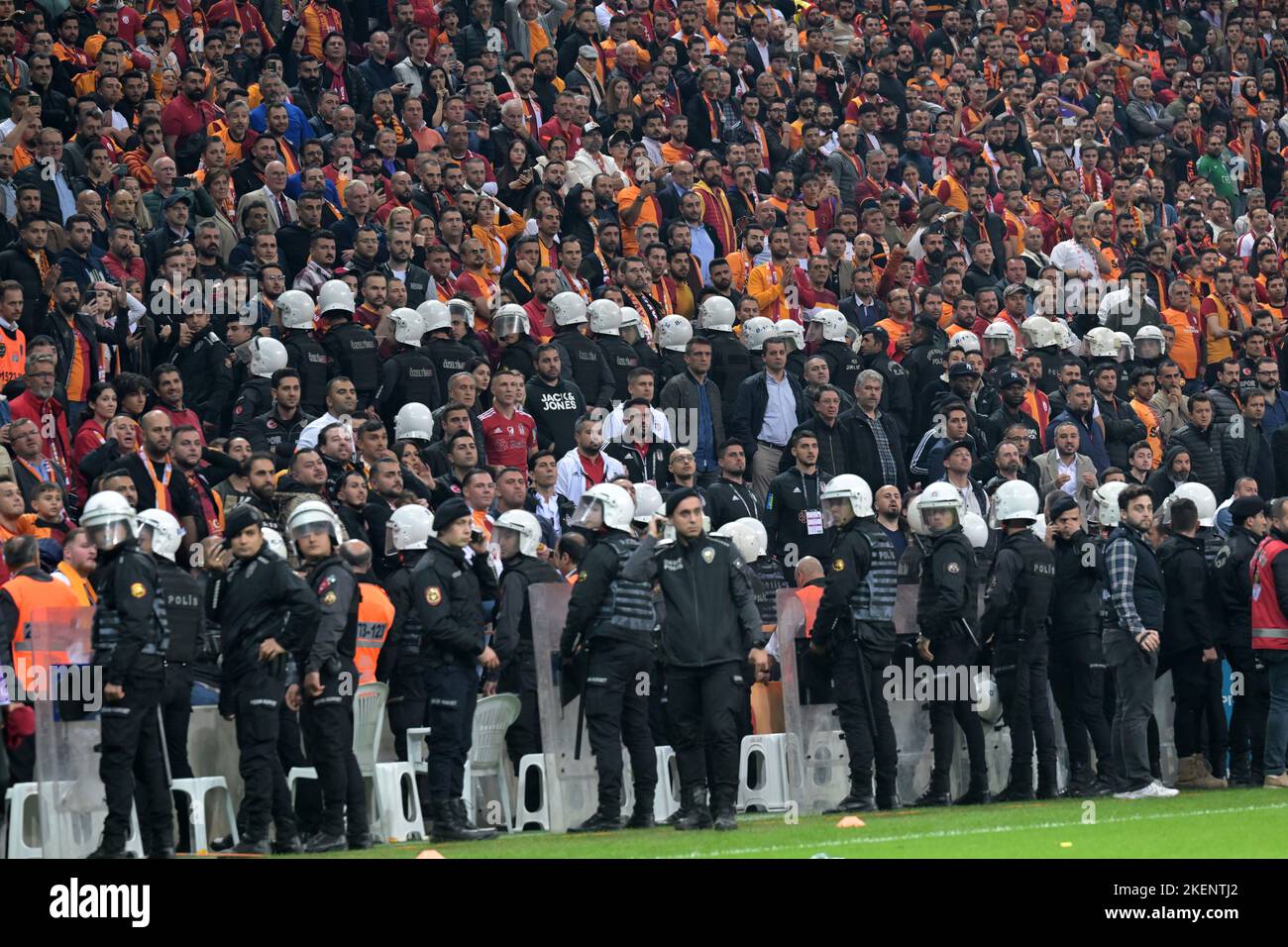 ISTANBUL - Galatasaray supporters during the Turkish Super Lig match between Galatasaray AS and Besiktas AS at Ali Sami Yen Spor Kompleksi stadium on November 5, 2022 in Istanbul, Turkey. ANP | Dutch Height | GERRIT FROM COLOGNE Stock Photo