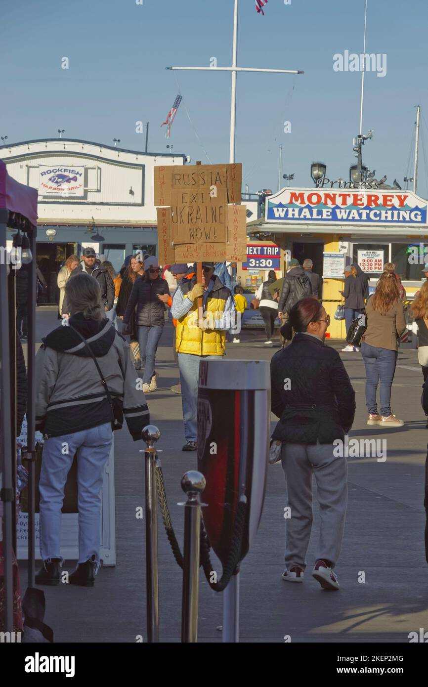 Monterey, California, USA. 13th Nov, 2022. Monterey, California, USA. , . Lone demonstrator takes to the walkway on the famous 'Fishermans Wharf' on Monterey harbour to protest the Russian invasion of Ukraine. Credit: Motofoto/Alamy Live News Credit: Motofoto/Alamy Live News Stock Photo