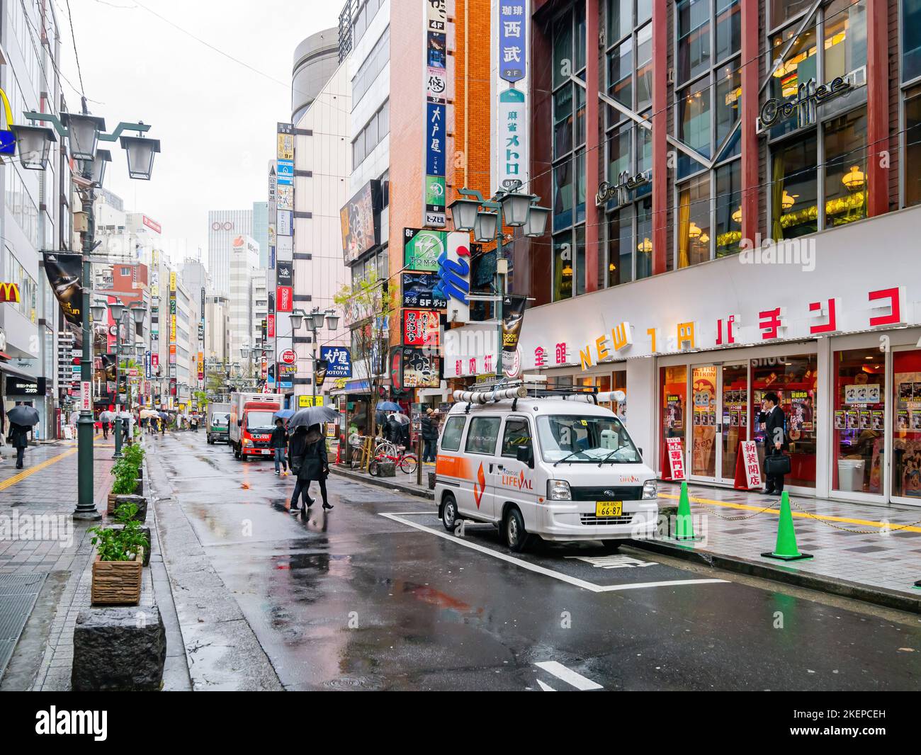 Rainy city view hi-res stock photography and images - Alamy