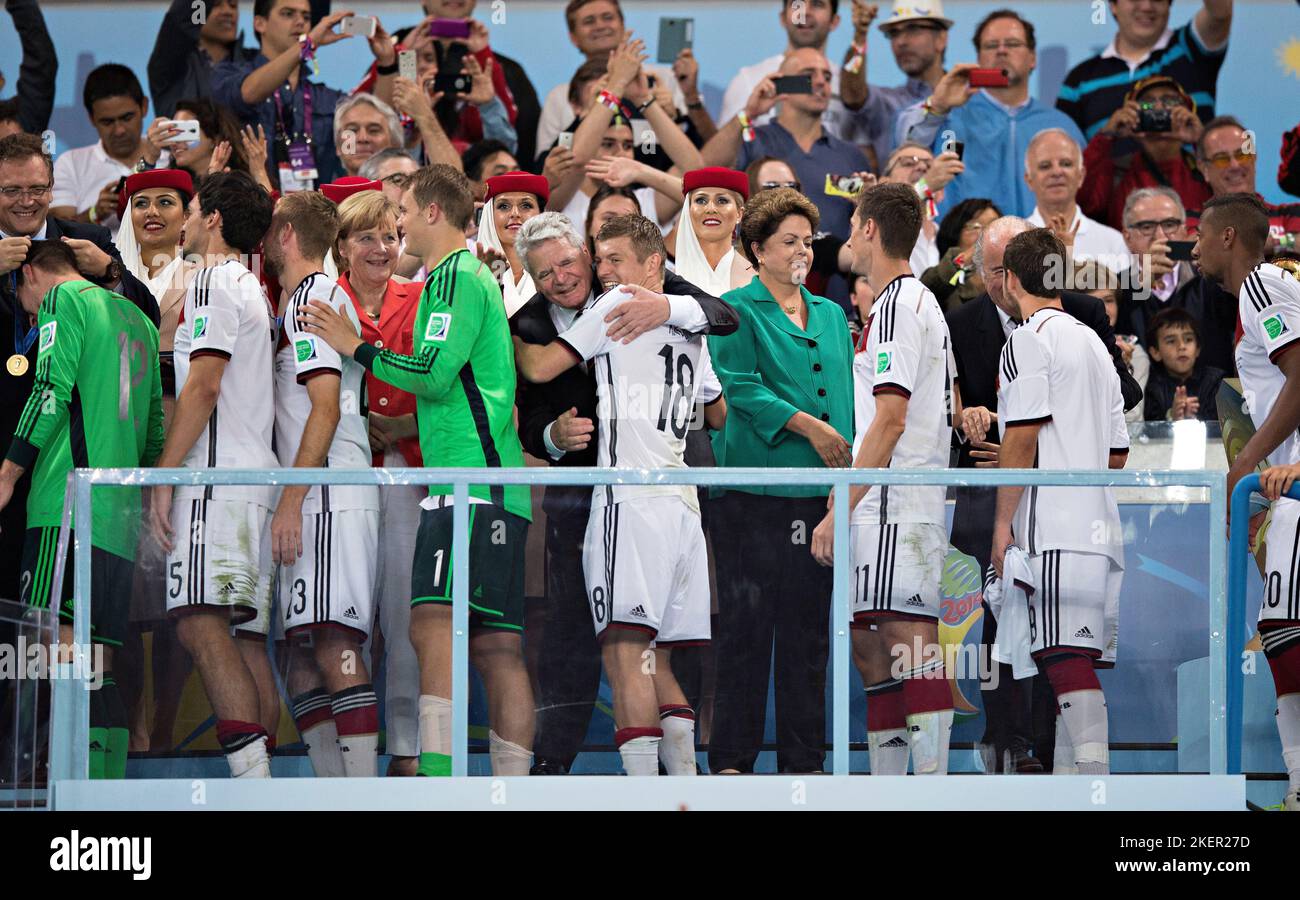 Rio de Janeiro, 13.07.2014, Estadio do Maracana Bundeskanzlerin Angela Merkel (Deutschland), Torwart Manuel Neuer (Deutschland), BundesprŠsident Joach Stock Photo