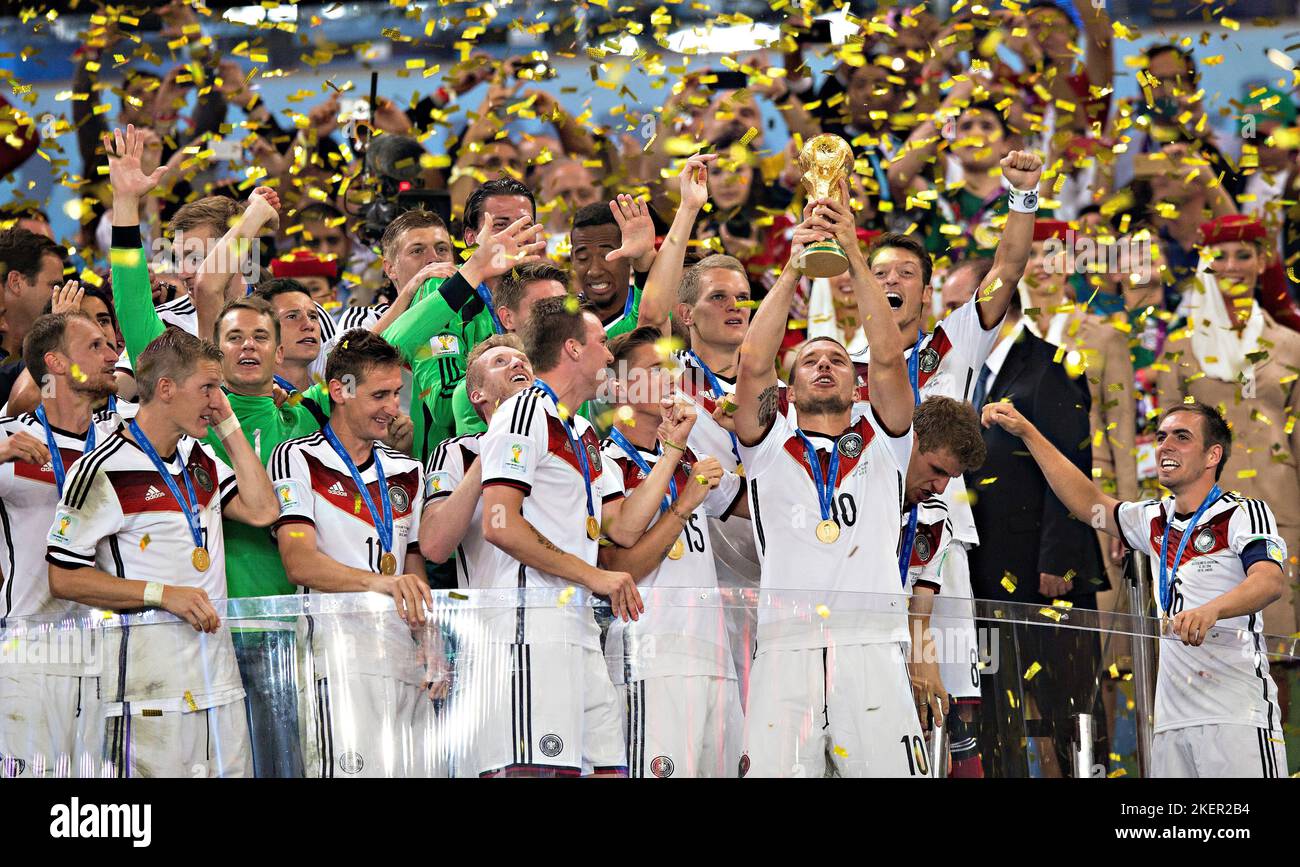 Rio de Janeiro, 13.07.2014, Estadio do Maracana Lukas Podolski (Deutschland) mit Pokal Deutschland - Argentinien Copyright (nur fŸr journalistische Zw Stock Photo