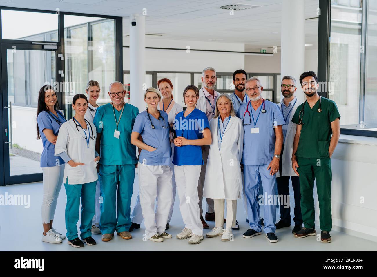 Medical staff in hospital hi-res stock photography and images - Alamy