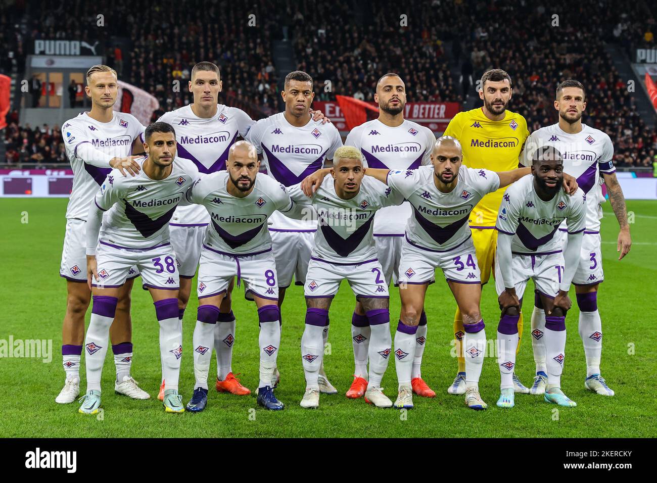 Milan, Italy. 13th Nov, 2022. ACF Fiorentina team pose for a group photo during the Serie A 2022/23 football match between Milan and Fiorentina at San Siro Stadium. Final score; Milan 2:1 Fiorentina. Credit: SOPA Images Limited/Alamy Live News Stock Photo