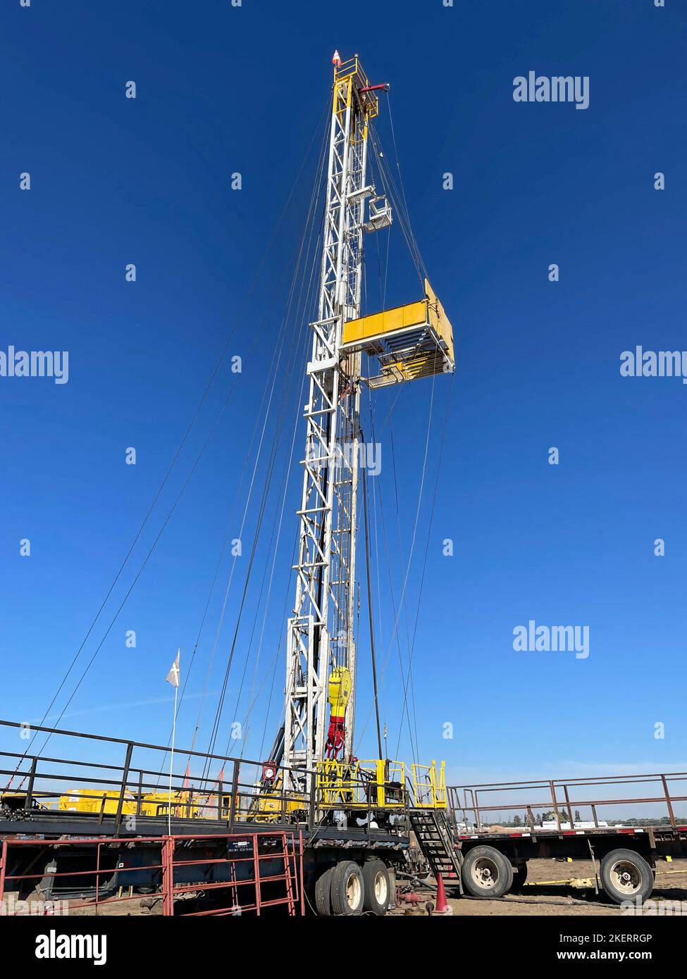Oil rig workover hi-res stock photography and images - Alamy