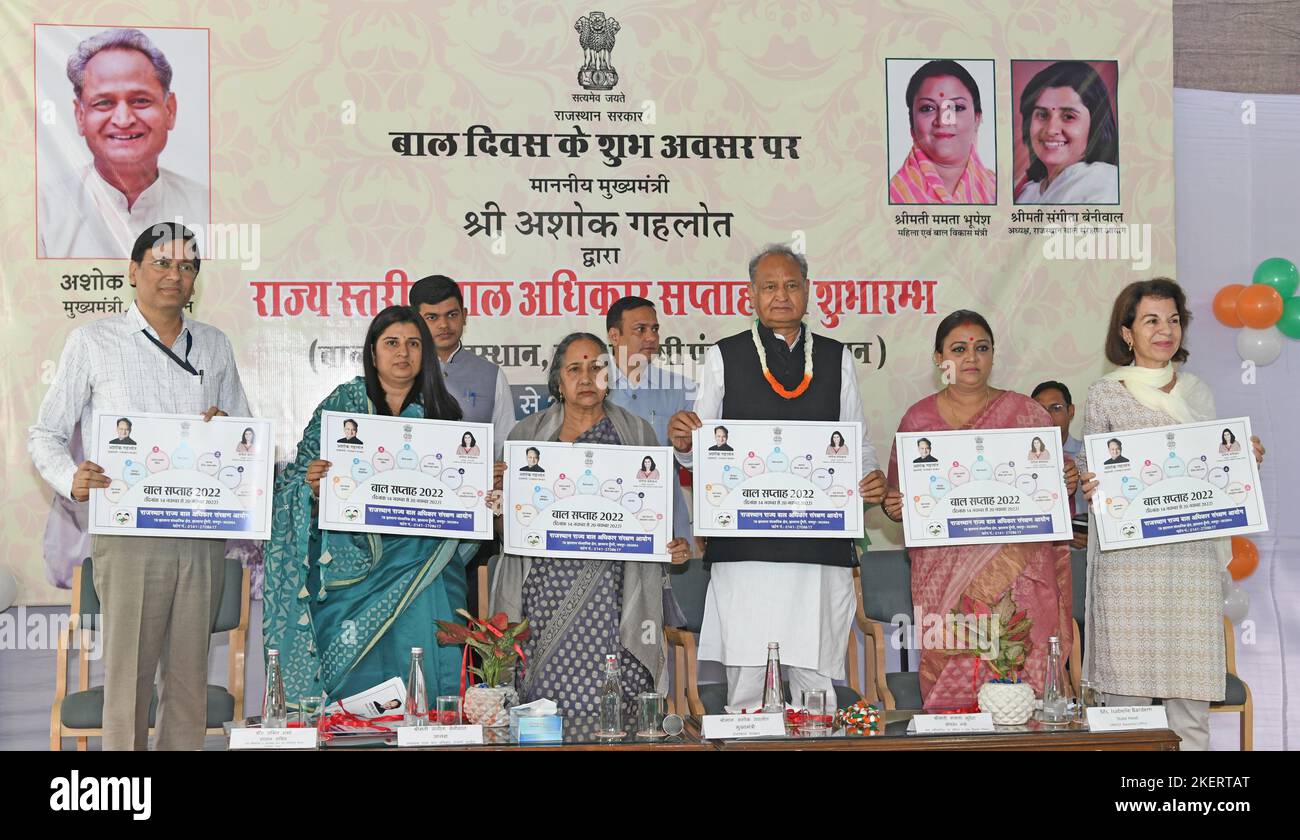Jaipur, India. 14th Nov, 2022. Rajasthan Chief Minister Ashok Gehlot along with his wife Sunita