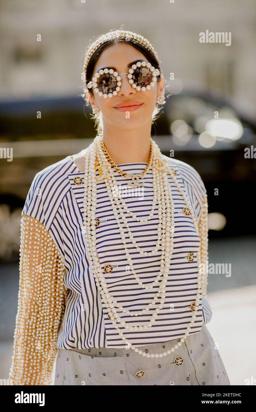 Chanel pearl necklace hi-res stock photography and images - Alamy