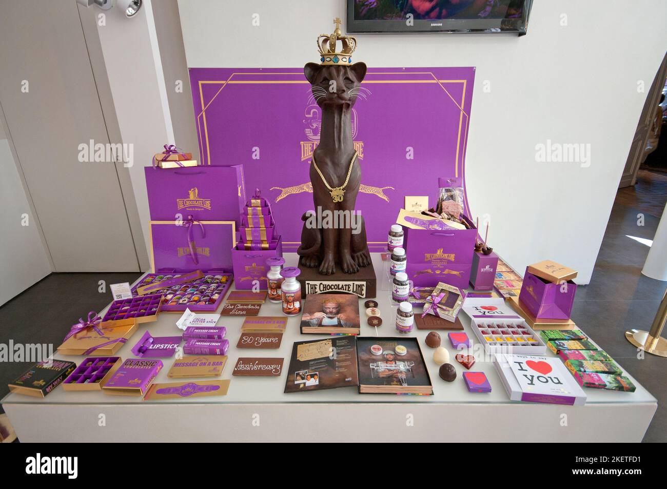 Chocolate cat sculpture on display and variety of chocolates in the famous 'The Chocolate Line' store, Antwerp (Flanders), Belgium Stock Photo