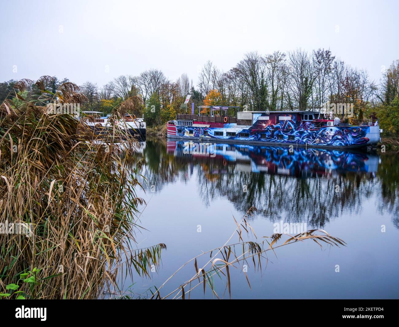Barges laying at quay along the Moselle channel, Montigny-lès-Metz , Moselle, Lorraine, Grand Est region, France Stock Photo