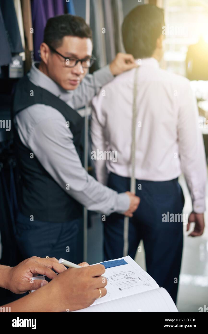 Tailor modeling hi-res stock photography and images - Alamy