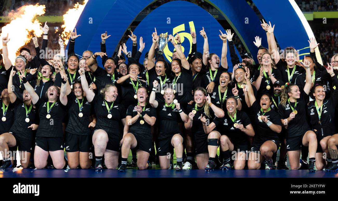 New Zealand celebrate their victory over England in the Women's Rugby