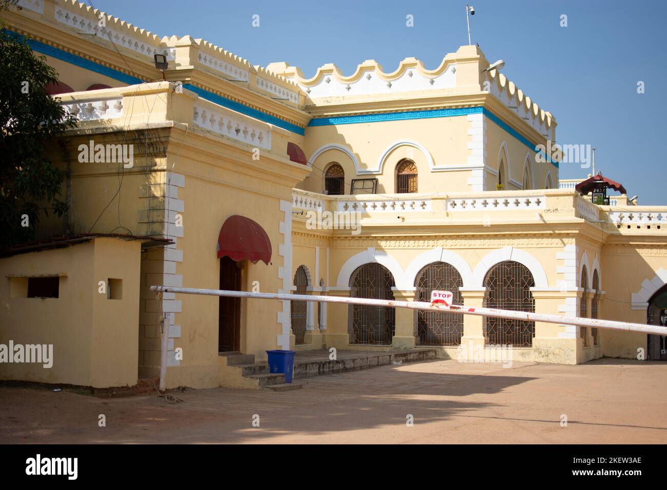 Bastar Palace is one of the most important heritage sites in Jagdalpur