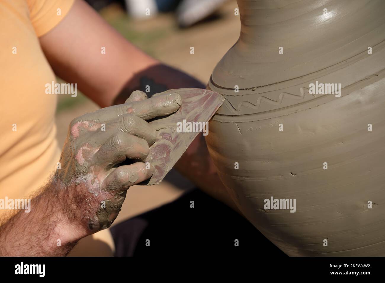 Potter Decorating The Clay Pot Stock Photo Alamy