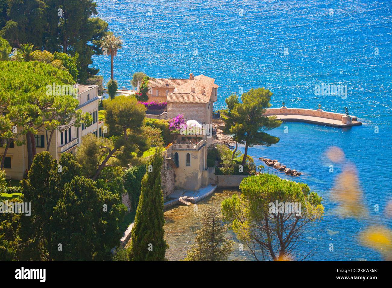French riviera luxury villa holiday hi-res stock photography and images ...