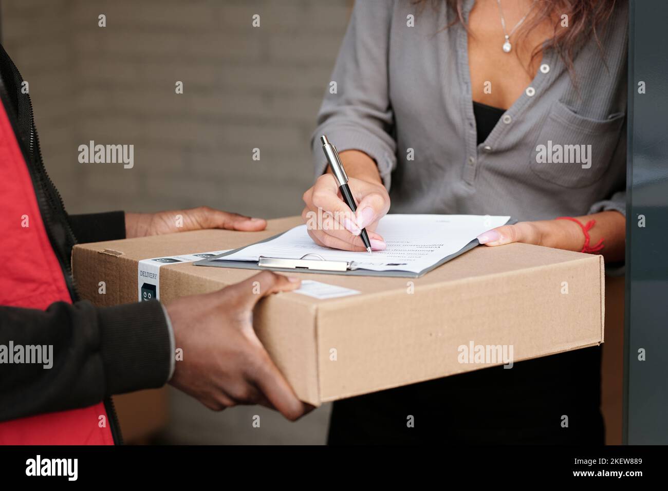 Signing box hi-res stock photography and images - Alamy