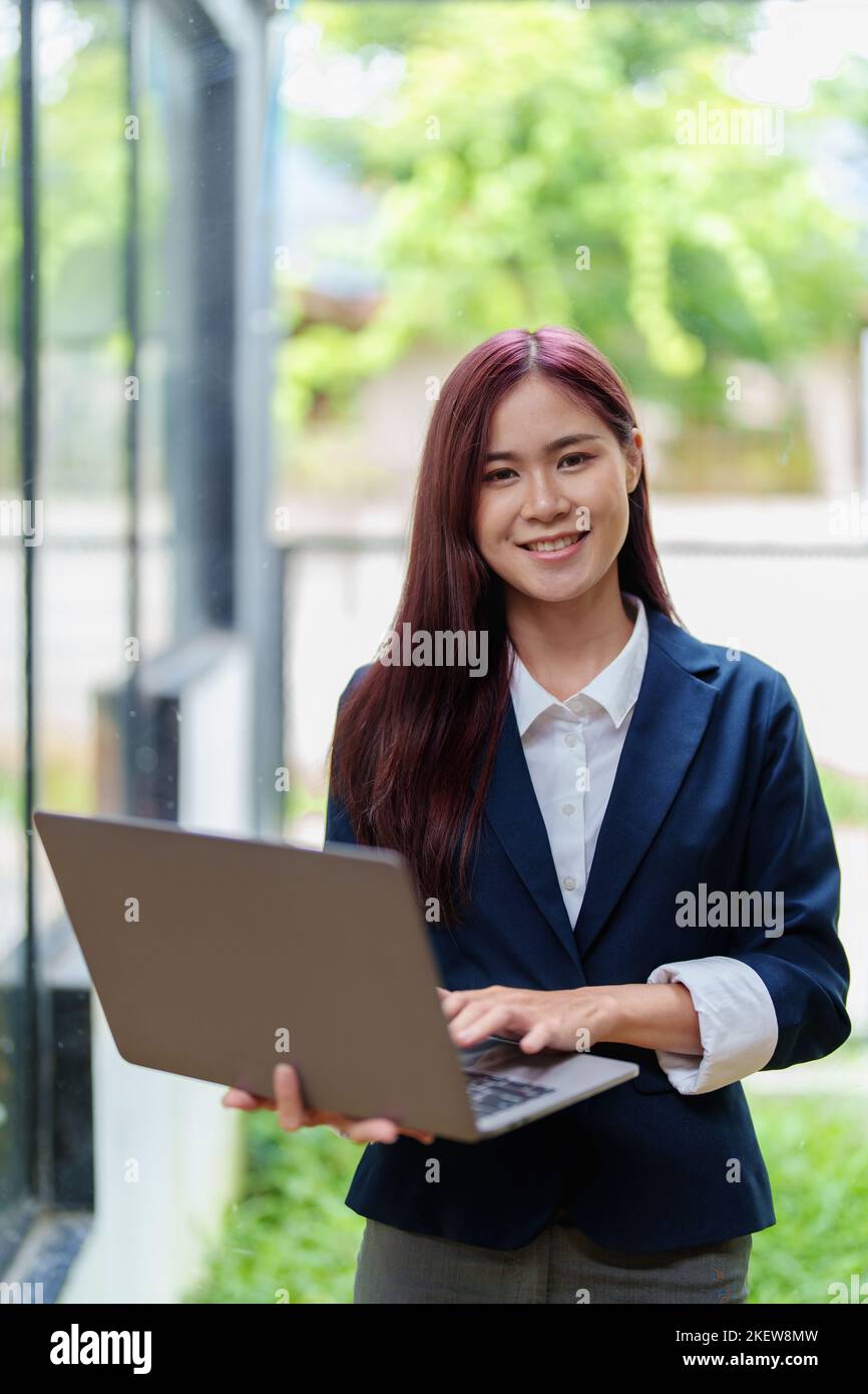 Beautiful asian businesswoman secretary hi-res stock photography and ...