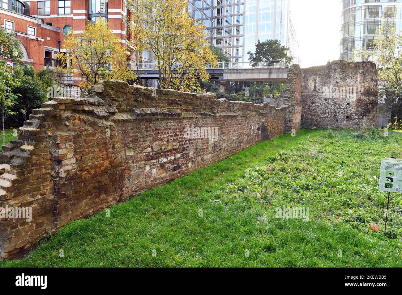 ruins-of-the-old-roman-walls-built-to-protect-londinium-london