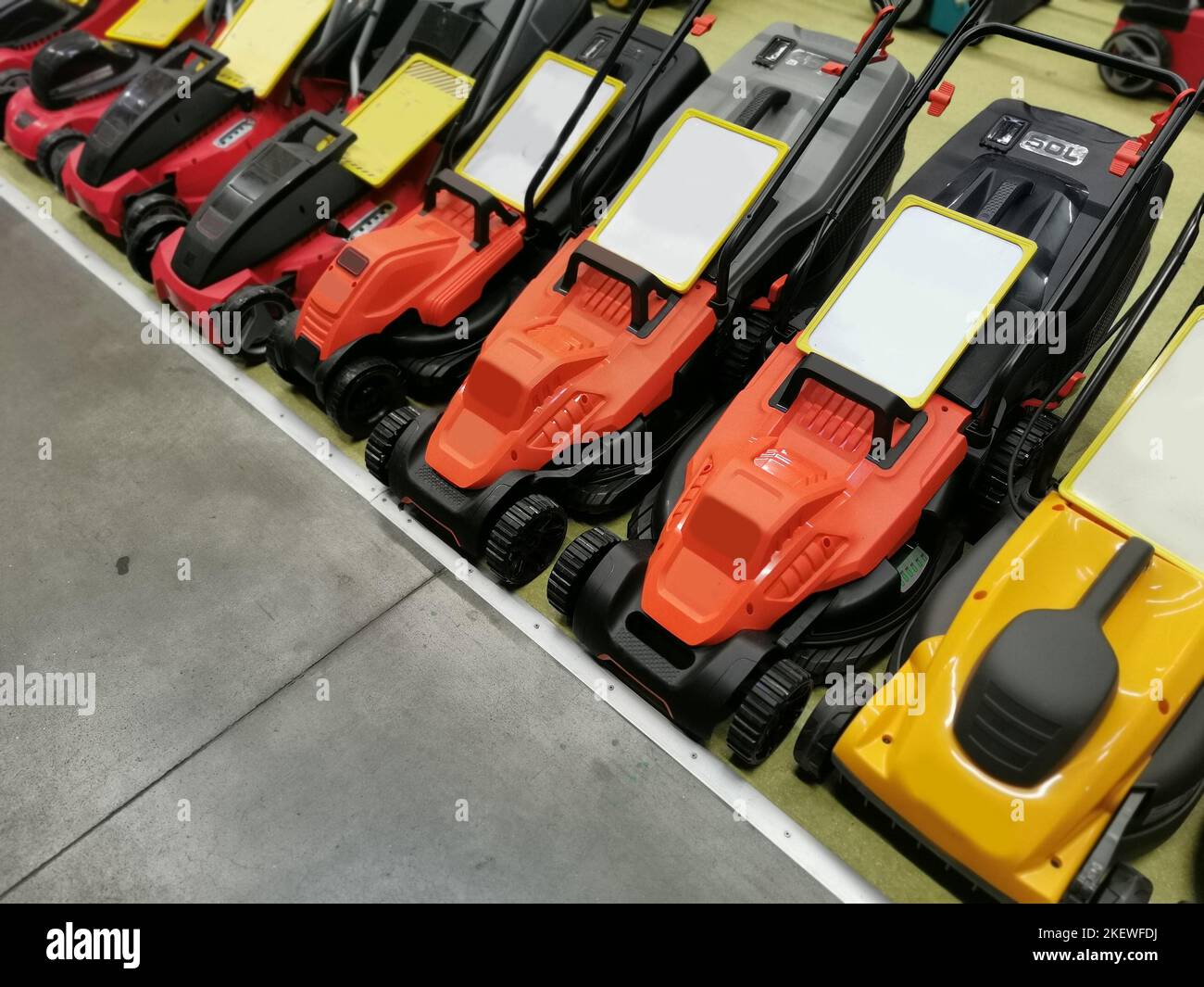 Black decker mower hi-res stock photography and images - Alamy