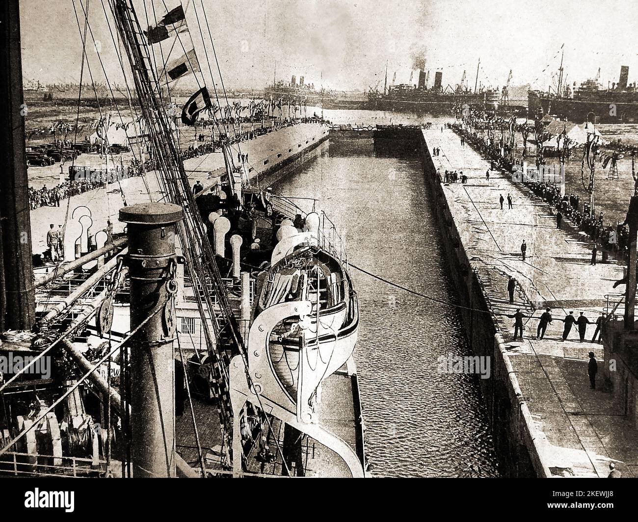 Circa 1930.  A ship being put in a drydock at Tilbury Docks, London , UK. Tilbury docks were opened in 1886 to alleviate congestion in the main London docks. Land reclamation work was undertaken by the Tilbury contracting and Dredging Company Stock Photo