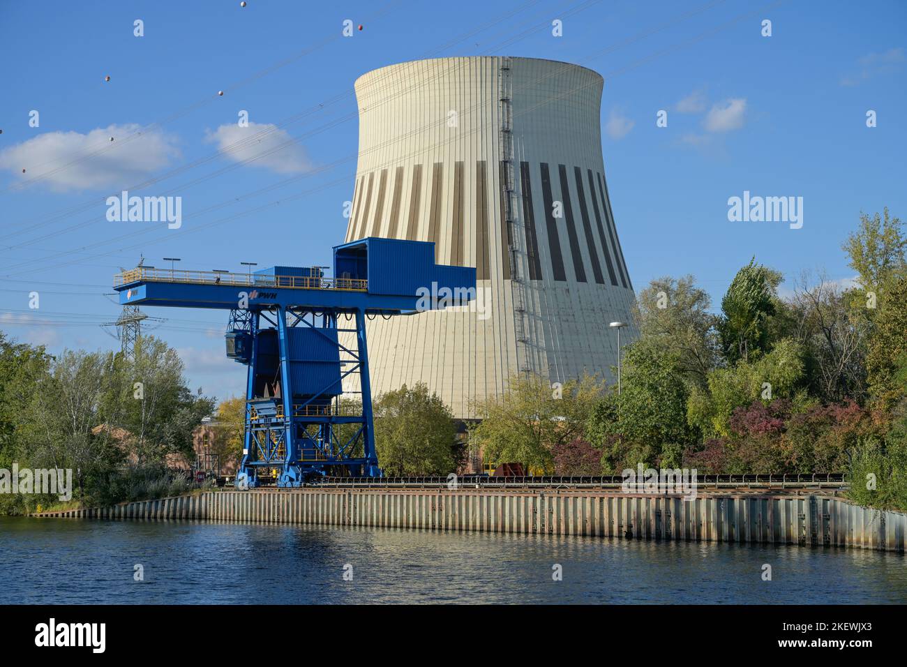Spree, Kühlturm, Kraftwerk Reuter West, Siemensstadt, Spandau, Berlin, Deutschland Stock Photo