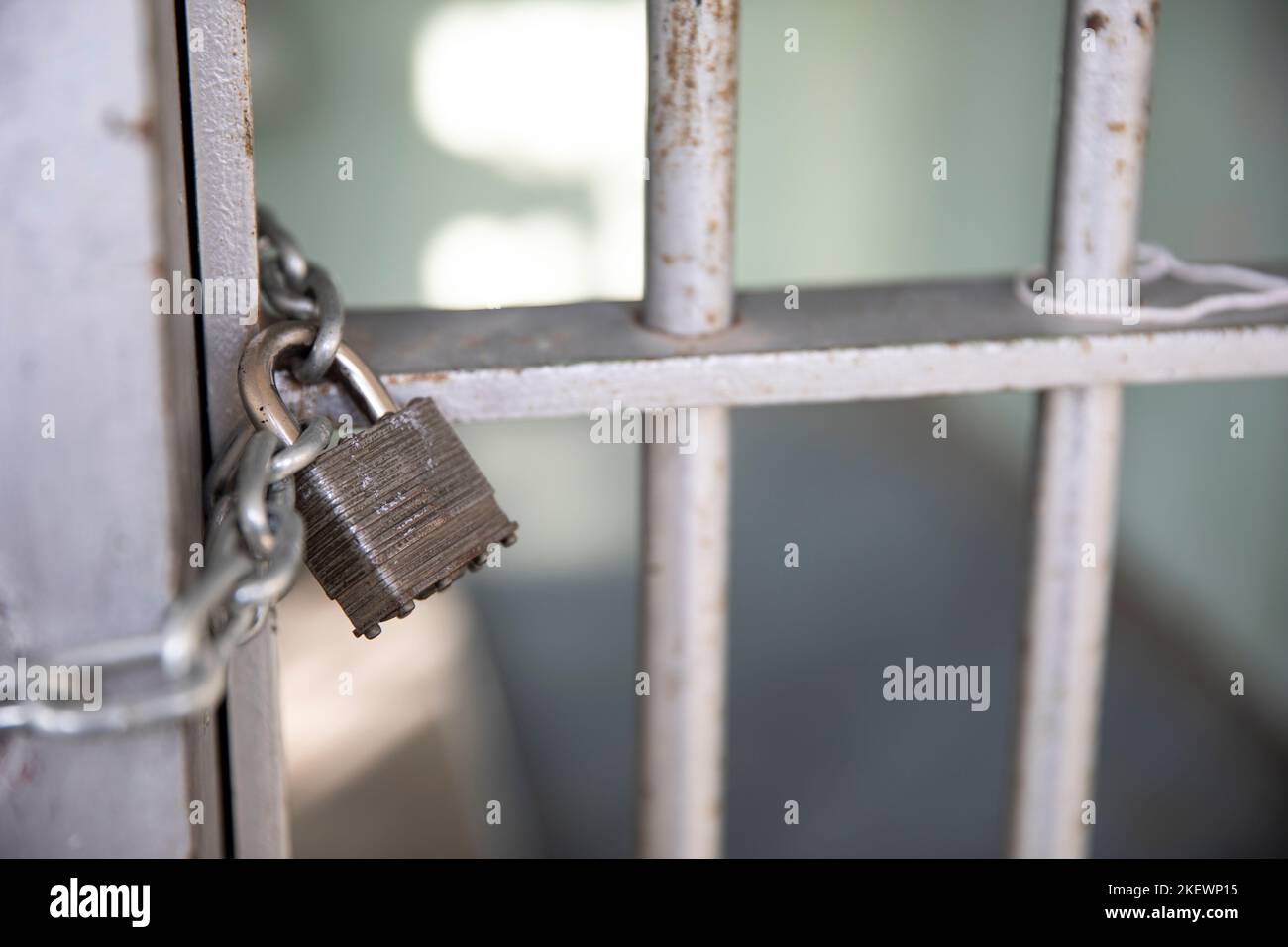 locked door using a chain and lock Stock Photo - Alamy