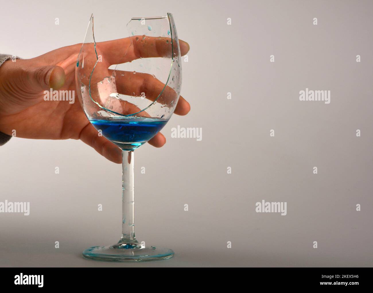 High stemmed wineglass hires stock photography and images Alamy