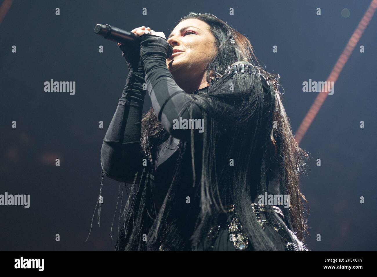 London, UK, 14/11/2022, Vocalist Amy Lee of rock band Evanescence performing in concert at The O2, London.Credit: John Barry/Alamy live news  Stock Photo