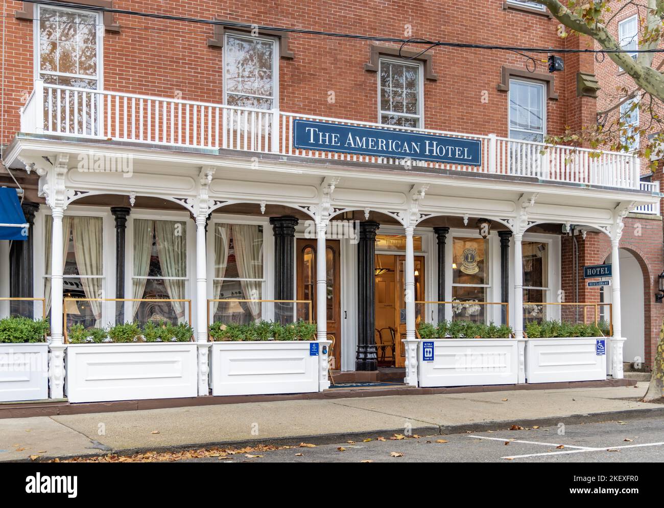 Front exterior of the American Hotel, Sag Harbor, NY Stock Photo