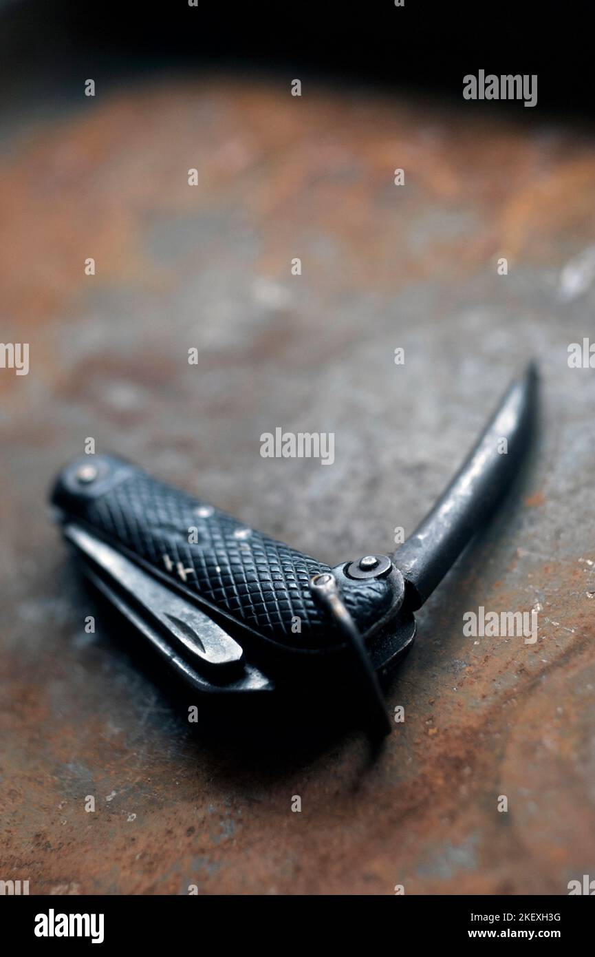 vintage world war two army pocket knife Stock Photo Alamy