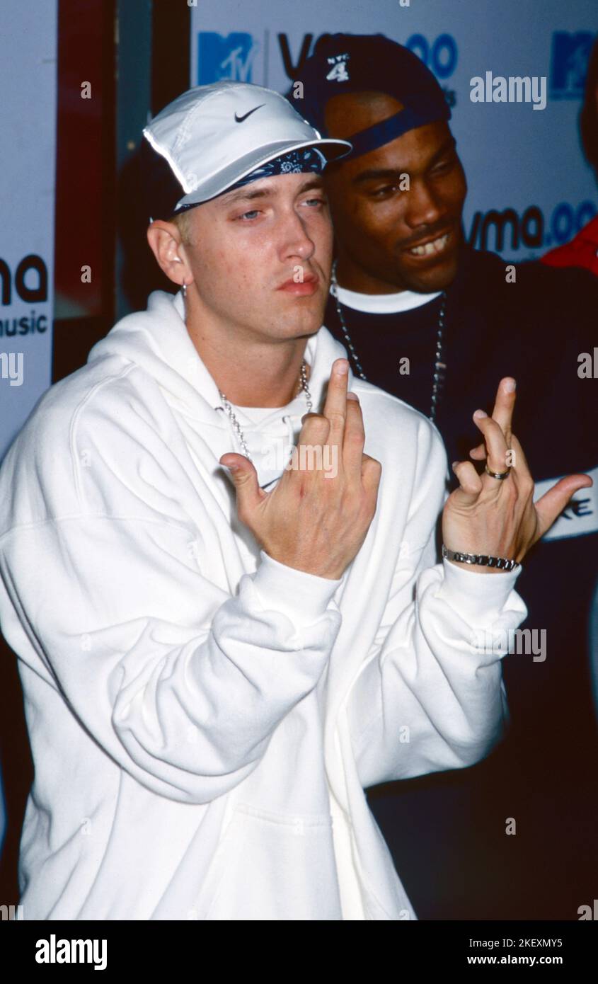 Eminem attends the MTV 2000 Video Music Awards at Radio City Music Hall
