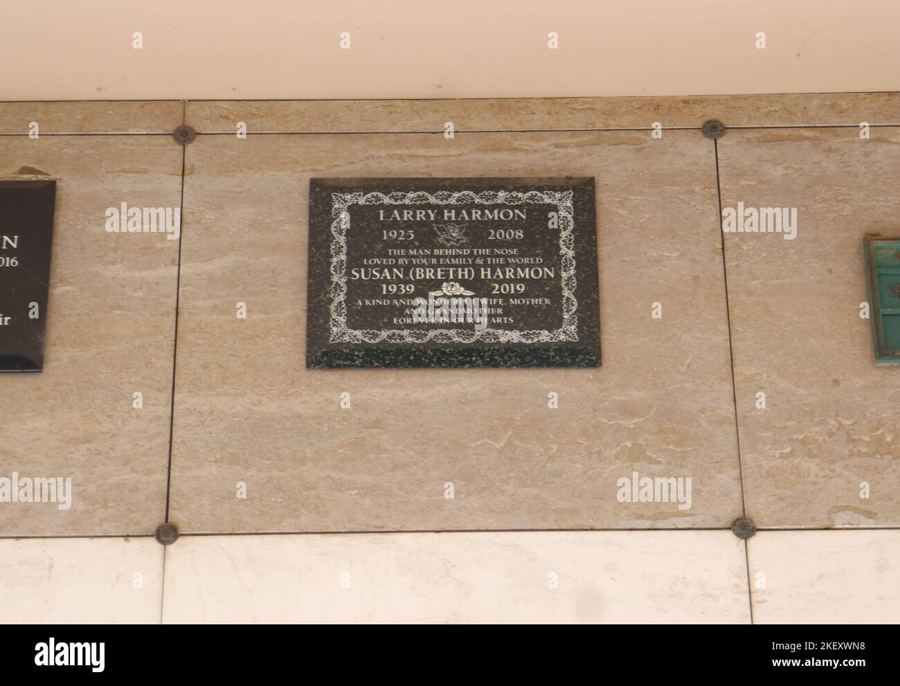 Los Angeles, California, USA 10th November 2022 Actor Larry Harmon, aka Bozo The Clown, Grave in Gardens of Heritage at Mount Sinai Memorial Park on November 10, 2022 in Los Angeles, California, USA. Photo by Barry King/Alamy Stock Photo Stock Photo