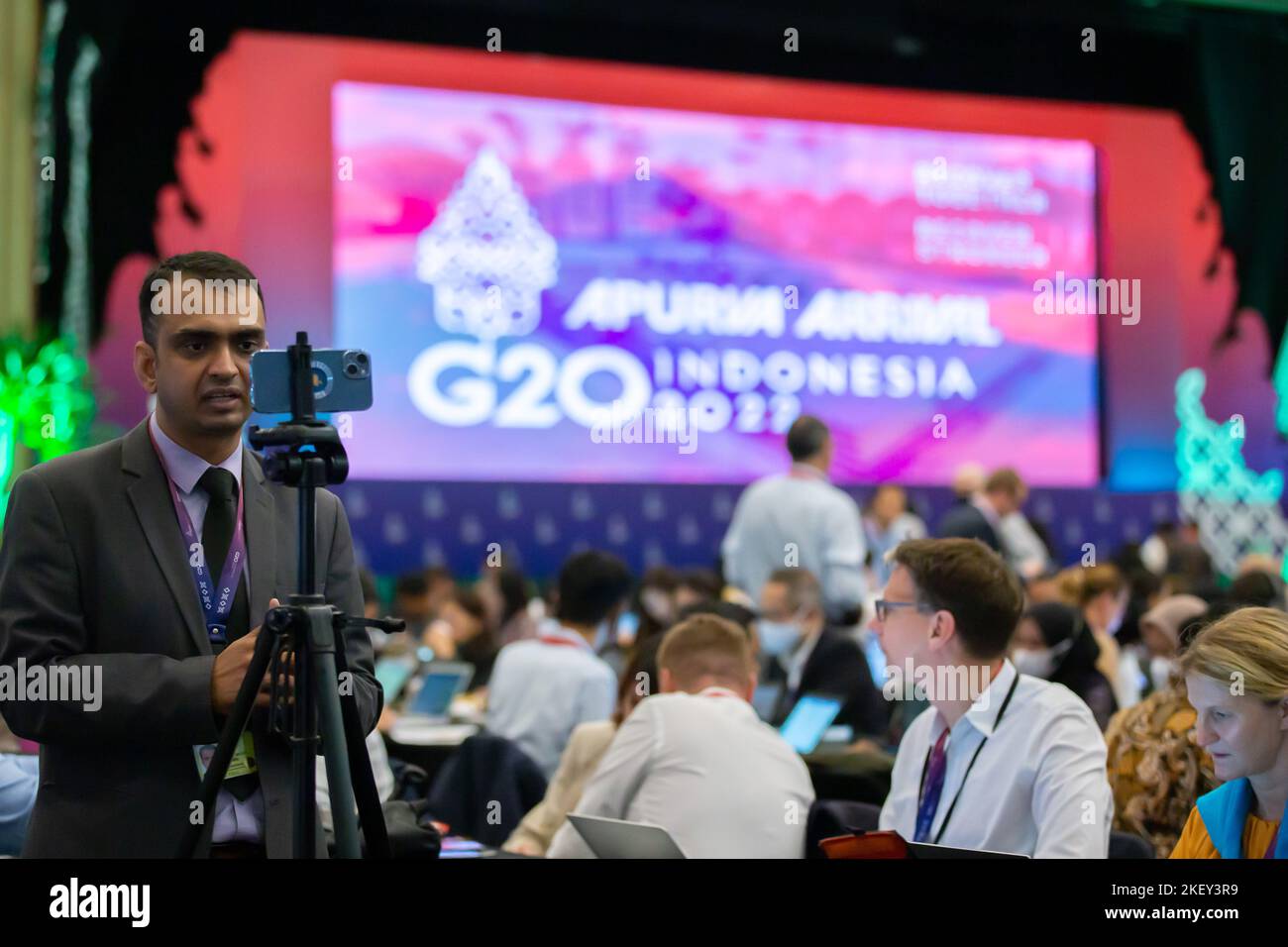 Bali, Indonesia. 15th Nov, 2022. Journalists work at the media center for the 17th Group of 20 (G20) Summit in Bali, Indonesia, Nov. 15, 2022. The G20 summit kicked off here on Tuesday, with issues pertaining to world economic recovery, world health systems and climate change taking the center stage. Credit: Wang Yiliang/Xinhua/Alamy Live News Stock Photo