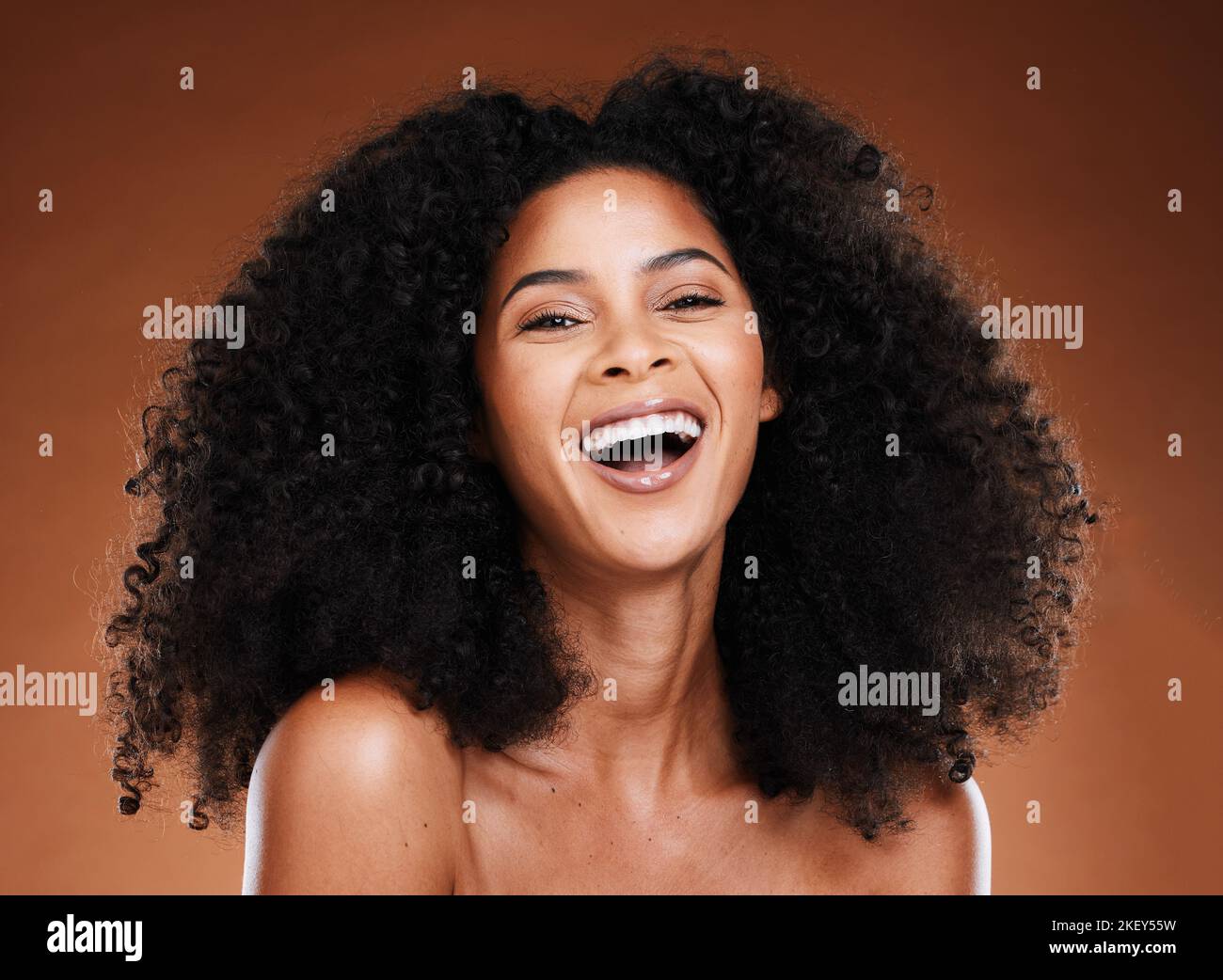 Female black afro hi-res stock photography and images - Alamy